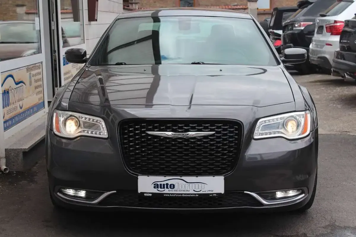 Usado Chrysler 300C 305 CV (224 kW) 2015 Gris Berlina