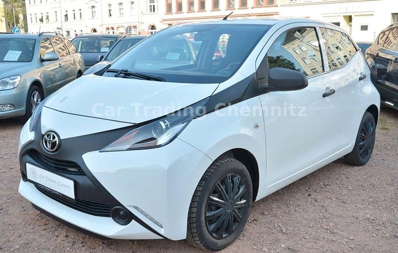Weiß Gebraucht 2016 Toyota Aygo Kleinwagen | 5.999 € (Guter Preis) - Bild 1/4
