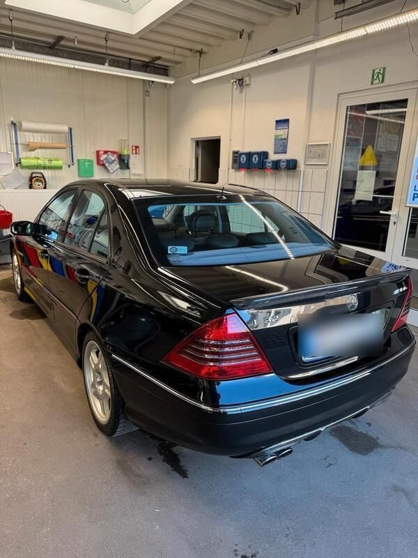 Schwarz Gebraucht 2003 Mercedes C32 AMG AMG Limousine | 13.999 € (Etwas zu teuer) - Bild 1/4