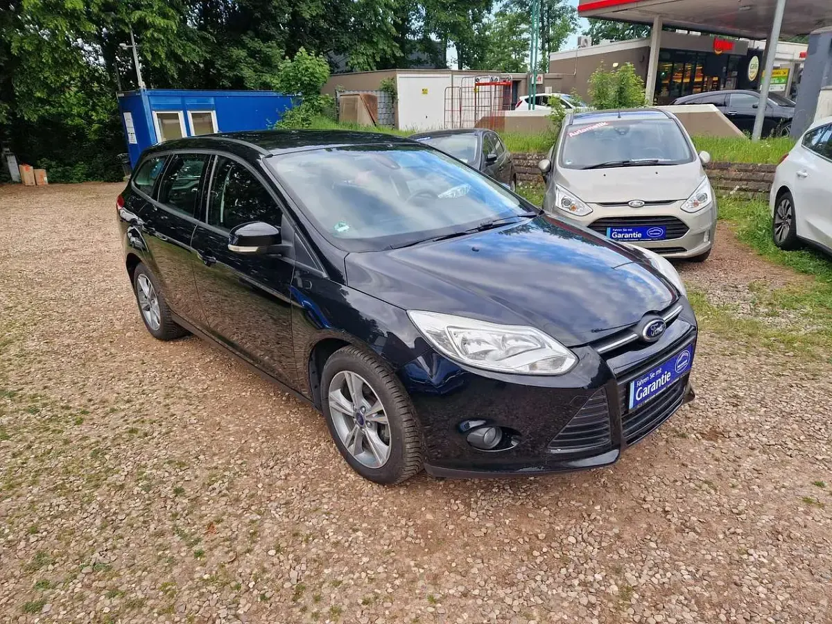 Gebraucht Ford Focus 101 PS (74 kW) 2014 Pantherschwarz metallic Kombi