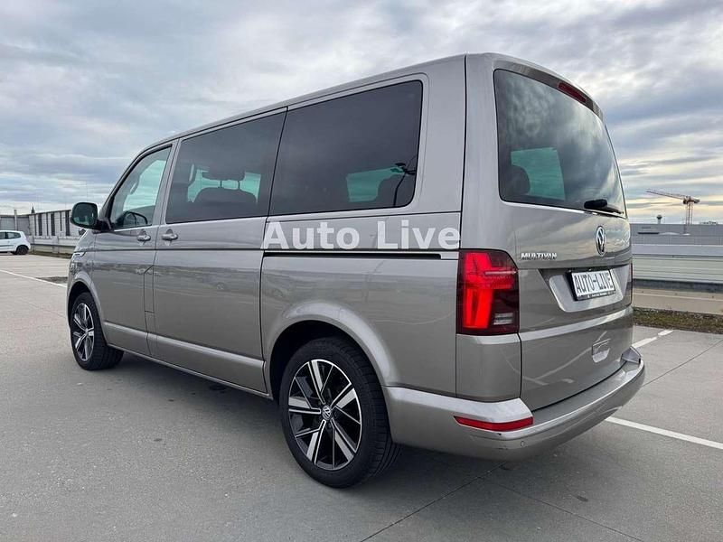 Gebraucht VW Multivan 204 PS (150 kW) 2021 Mojave beige metallic Van