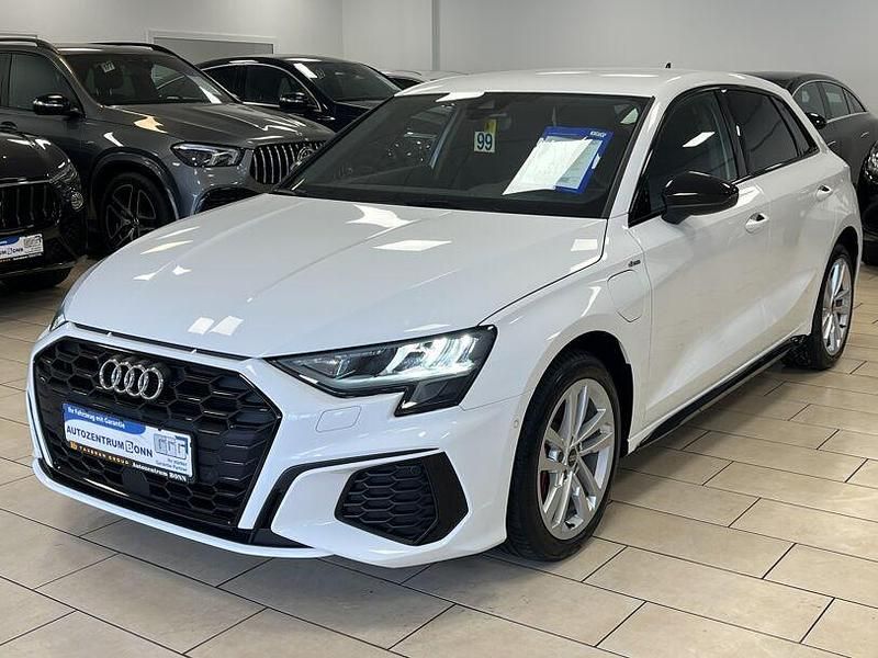 Weiß Gebraucht 2022 Audi A3 e-tron S-Line Kleinwagen | 23.840 € (Guter Preis) - Bild 1/4