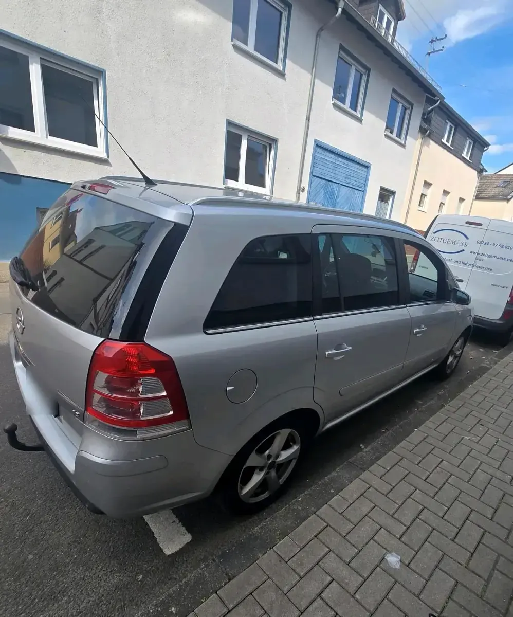 Gebraucht Opel Zafira 140 PS (102 kW) 2008 Silber Van / Kleinbus
