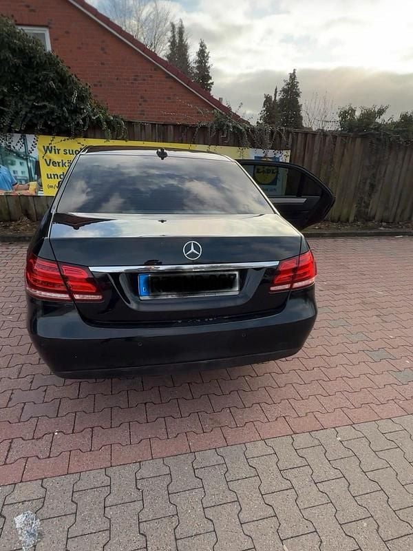 Gebraucht Mercedes E200 Avantgarde 136 PS (100 kW) 2014 Schwarz Limousine