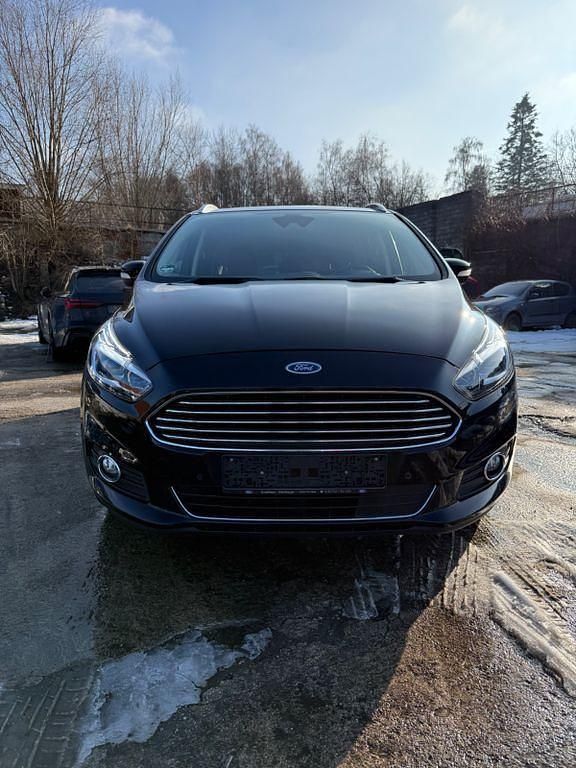 Gebraucht Ford S-MAX Titanium 160 PS (117 kW) 2018 Schwarz Van / Kleinbus