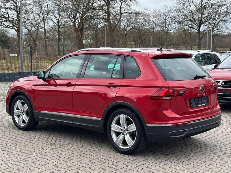 Gebraucht VW Tiguan Active 150 PS (110 kW) 2022 Rot SUV