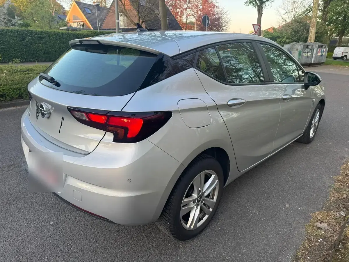 Second-hand Opel Astra 115 CP (84 kW) 2019 Argintiu Berlinǎ