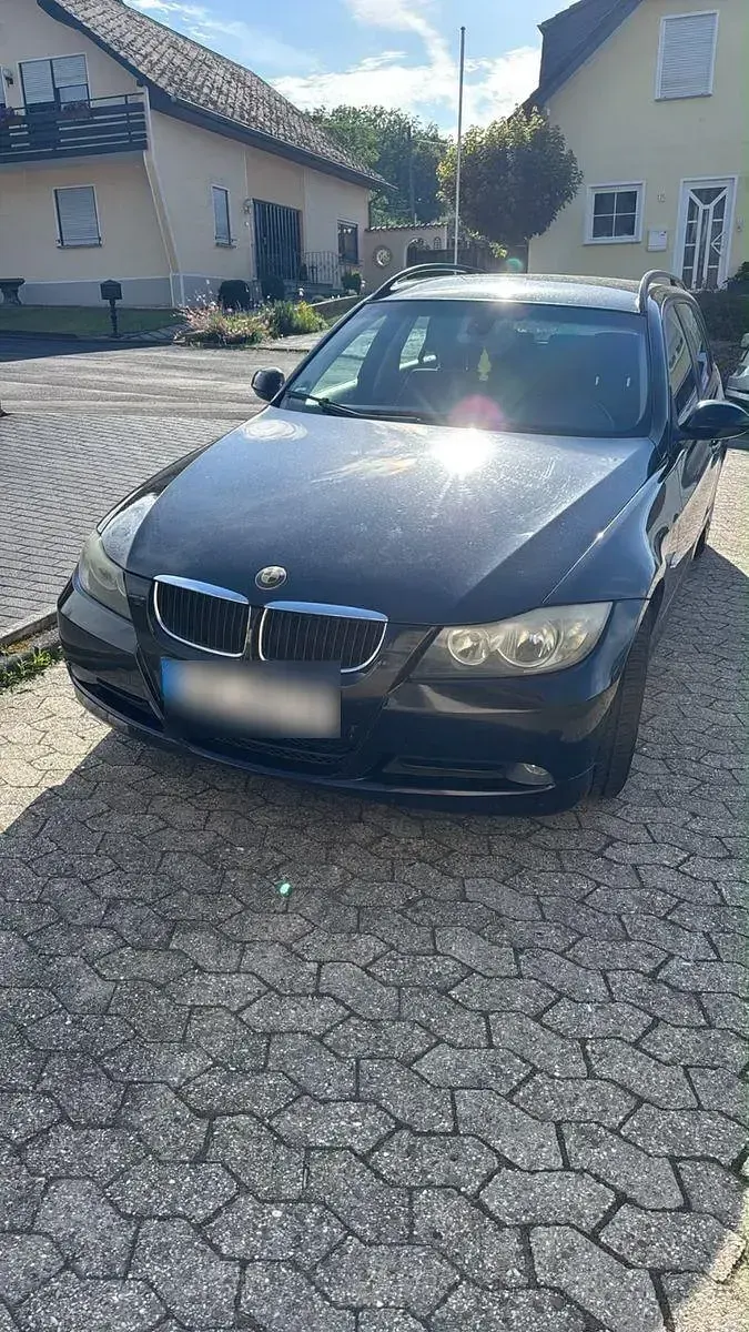 Gebraucht BMW 320 177 PS (130 kW) 2008 Schwarz Kombi
