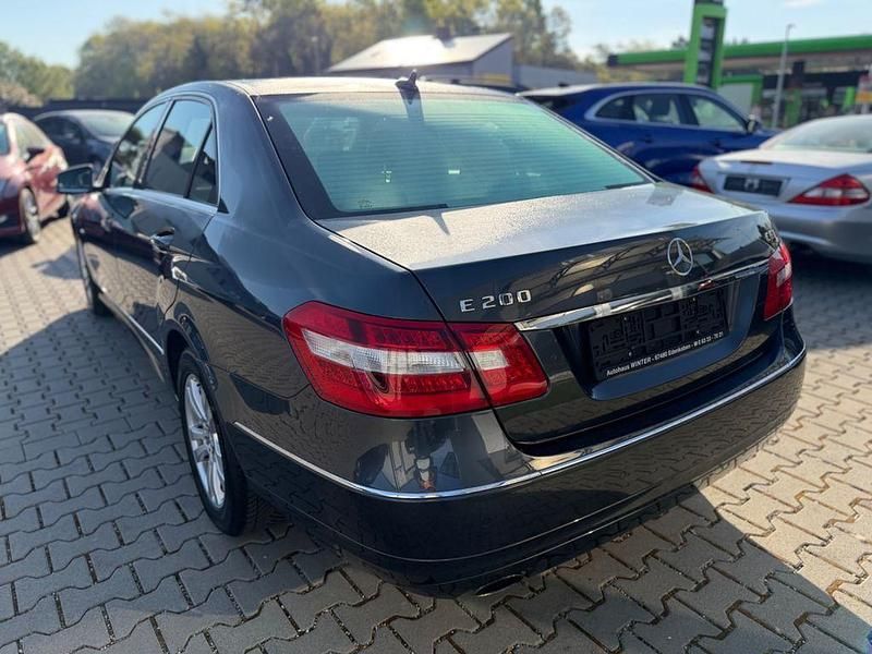 Gebraucht Mercedes E200 Elegance 184 PS (135 kW) 2009 Grau Limousine