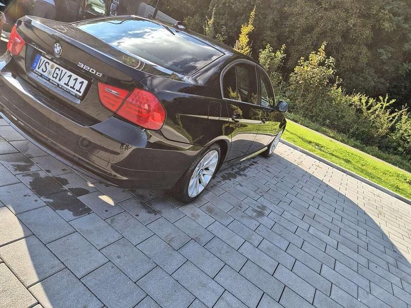 Gebraucht BMW 320 Lifestyle 184 PS (135 kW) 2012 Limousine