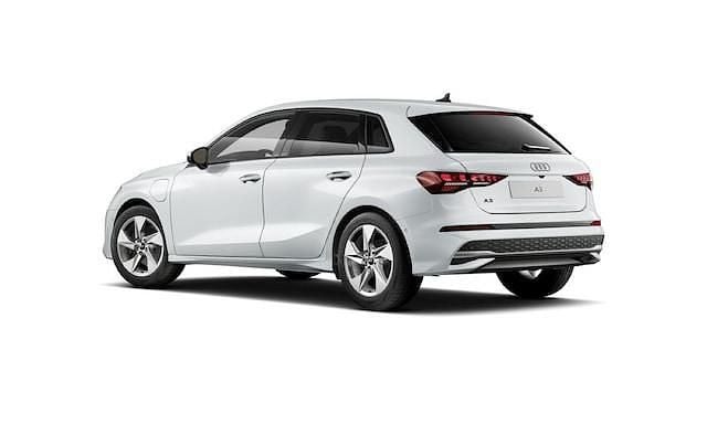 Gebraucht Audi A3 Sportback e-tron Advanced 204 PS (150 kW) 2025 Gletscherweiß metallic Kleinwagen