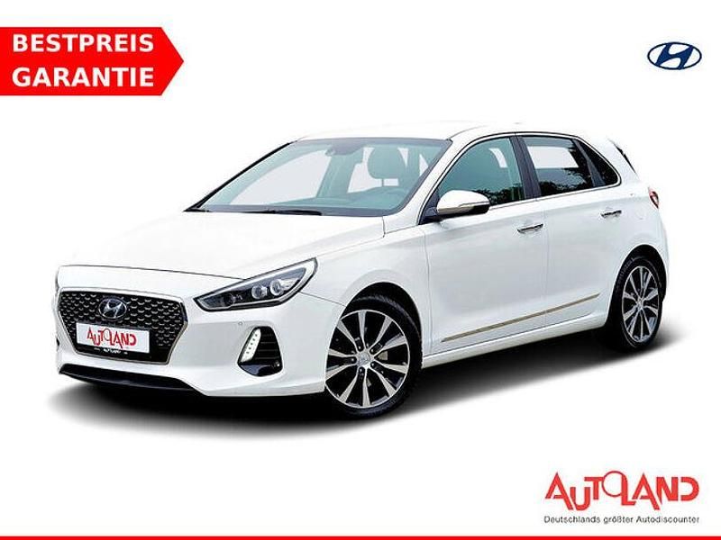 Weiß Gebraucht 2017 Hyundai i30 Premium Limousine | 17.990 € (Etwas zu teuer) - Bild 1/4