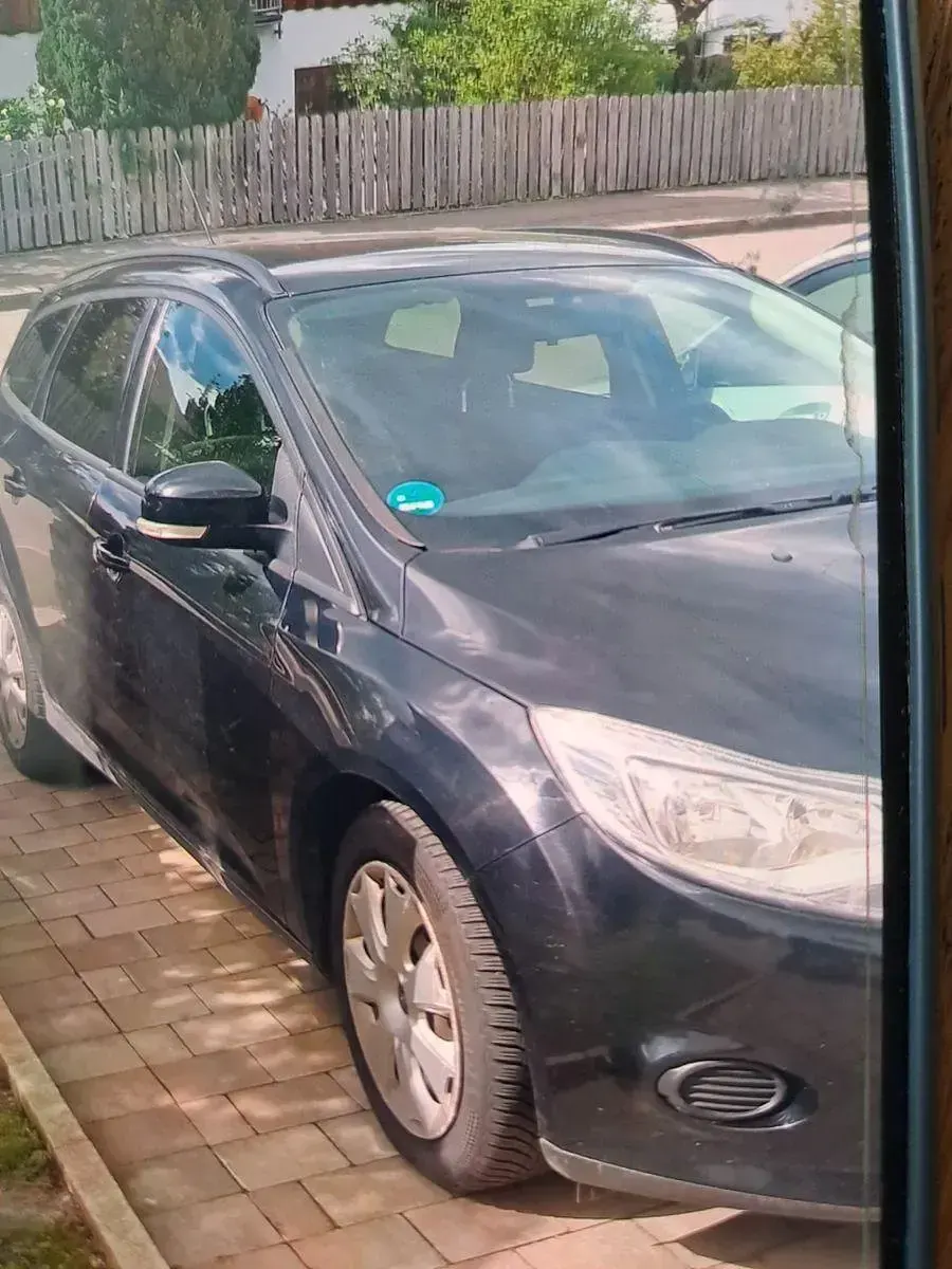 Usado Ford Focus Trend 116 CV (85 kW) 2013 Negro Familiar