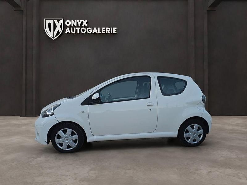 Gebraucht Toyota Aygo Cool 68 PS (50 kW) 2012 Weiß Kleinwagen