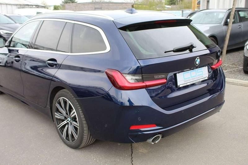 Gebraucht BMW 330 286 PS (210 kW) 2023 Tansanitblau ii metallic Kombi