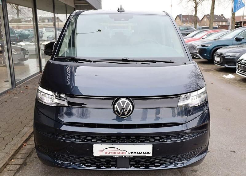 Gebraucht VW Multivan 150 PS (110 kW) 2024 Starlight blue metallic Van
