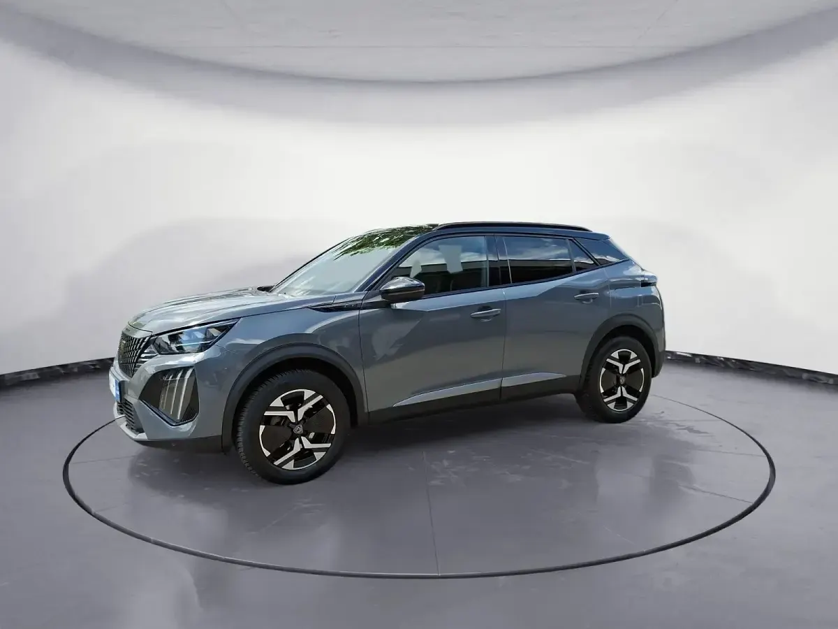 Gebraucht Peugeot 2008 GT 131 PS (96 kW) 2024 Grau SUV
