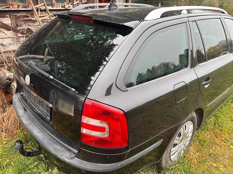 Schwarz Gebraucht 2007 Skoda Octavia Kombi | 800 € (Superpreis) - Bild 1/4
