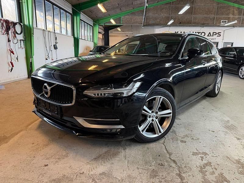 Schwarz Gebraucht 2018 Volvo V90 Momentum Kombi | 12.995 € (Guter Preis) - Bild 1/4