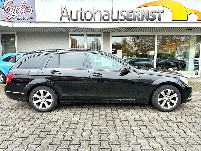 Obsidianschwarz (metallic) Gebraucht 2012 Mercedes C200 Kombi | 3.999 € (Fairer Preis) - Bild 1/4