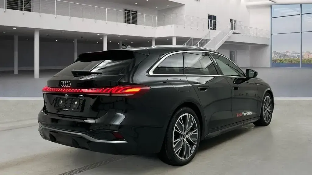 Second-hand Audi A5 S-line plus 204 CP (150 kW) 2026 Negru Break