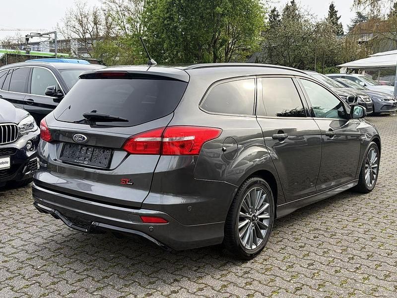 Usata Ford Focus ST-Line 140 CV (102 kW) 2018 Grigio Berlina