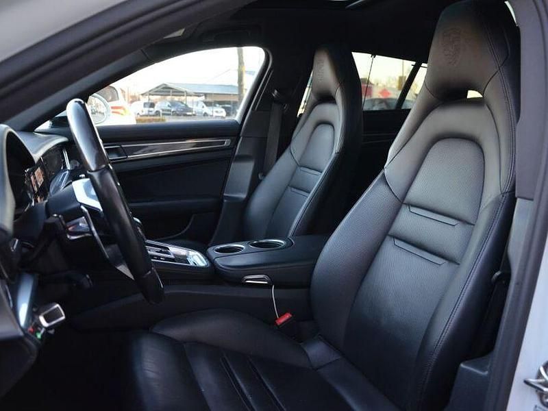 Gebraucht Porsche Panamera 324 PS (238 kW) 2018 Weiss Limousine