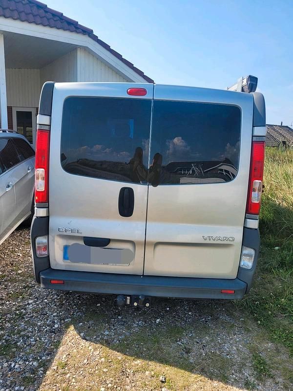 Gebraucht Opel Vivaro 95 PS (69 kW) 2007 Silber Van / Kleinbus