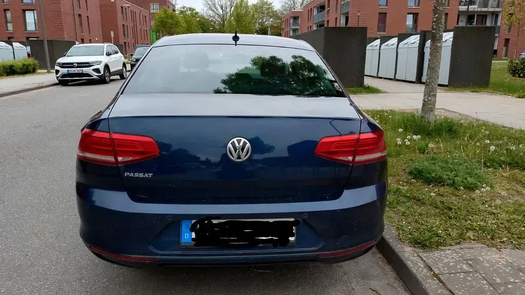 Gebraucht VW Passat 125 PS (91 kW) 2017 Blau Limousine