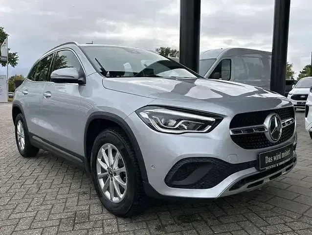 Gebraucht Mercedes GLA200 Progressive 163 PS (119 kW) 2022 Silber SUV