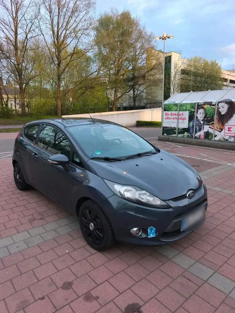 Gebraucht Ford Fiesta 60 PS (44 kW) 2011 Grau Kleinwagen