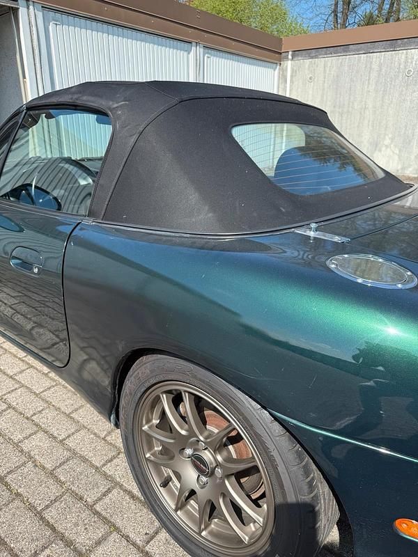 Second-hand Mazda MX5 110 CP (80 kW) 1999 Verde Cabrio