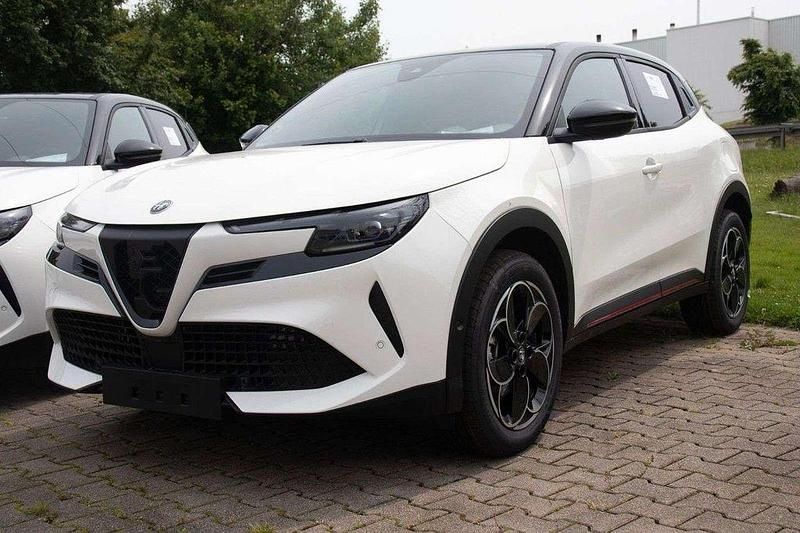 Weiß Gebraucht 2025 Alfa Romeo GT Junior Tech Edition SUV | 41.900 € (Teuer) - Bild 1/4