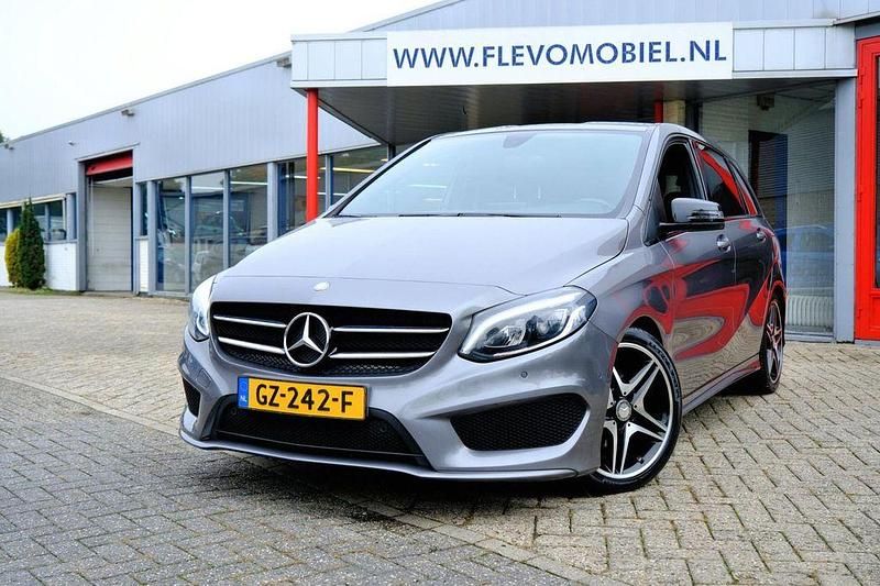 Grau Gebraucht 2015 Mercedes B180 Ambition Van / Kleinbus | 12.950 € (Teuer) - Bild 1/4