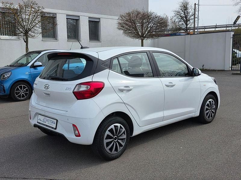 Gebraucht Hyundai i10 Select 67 PS (49 kW) 2023 Weiß Kleinwagen