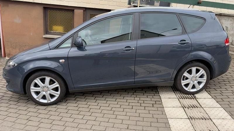 Gebraucht Seat Altea Style 125 PS (91 kW) 2009 Grau Van / Kleinbus