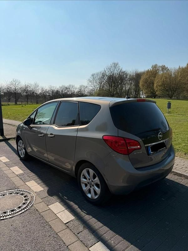 Gebraucht Opel Meriva 101 PS (74 kW) 2010 Braun Van / Kleinbus