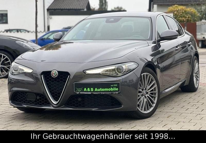 Grau Gebraucht 2018 Alfa Romeo Giulia Super Limousine | 25.990 € (Fairer Preis) - Bild 1/4