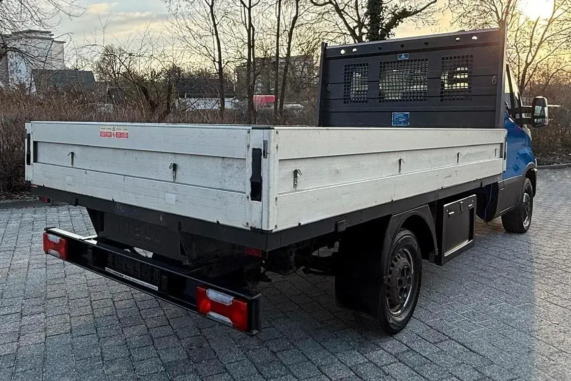 Gebraucht Iveco Daily 130 PS (95 kW) 2016 Blau Limousine