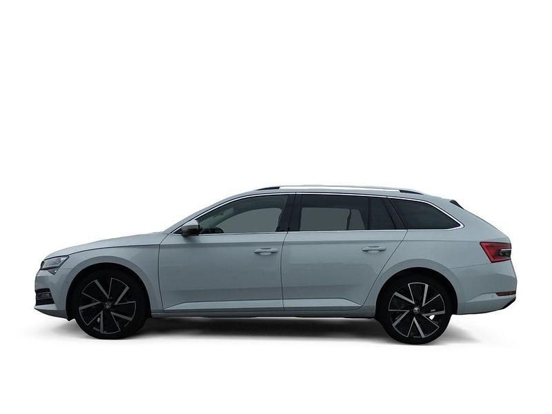 Gebraucht Skoda Superb Style 150 PS (110 kW) 2023 Moonweiss metallic Kombi