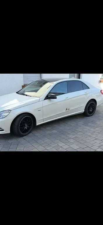 Second-hand Mercedes E200 Avantgarde 184 CP (135 kW) 2011 Alb Berlinǎ