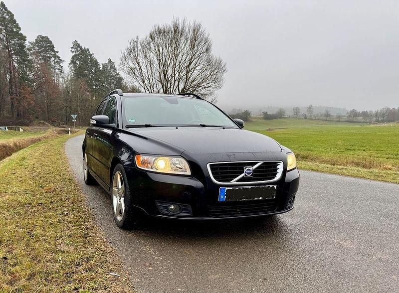 Schwarz Gebraucht 2009 Volvo V50 Kombi | 2.800 € - Bild 1/4
