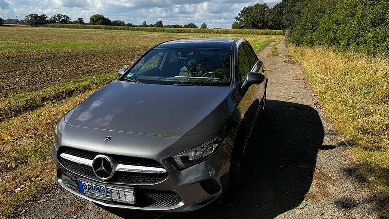 Gebraucht Mercedes A250 Advanced 160 PS (117 kW) 2021 Grau Limousine