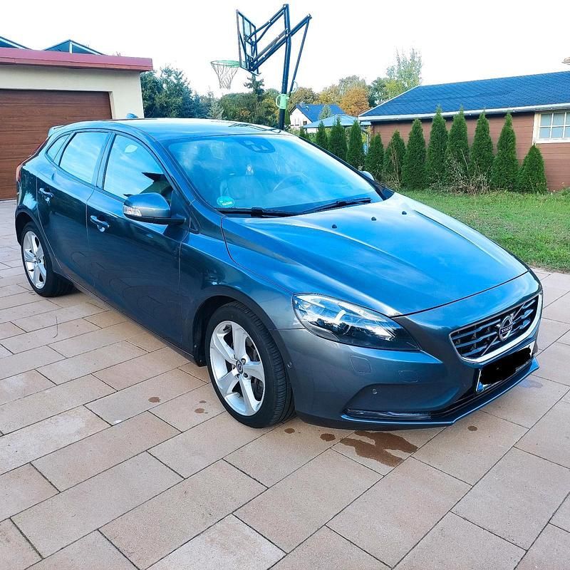 Grau Gebraucht 2013 Volvo V40 Kombi | 9.999 € (Guter Preis) - Bild 1/4