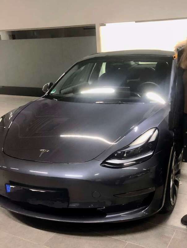 Grau Gebraucht 2022 Tesla Model 3 Performance Limousine | 51.164 € - Bild 1/3