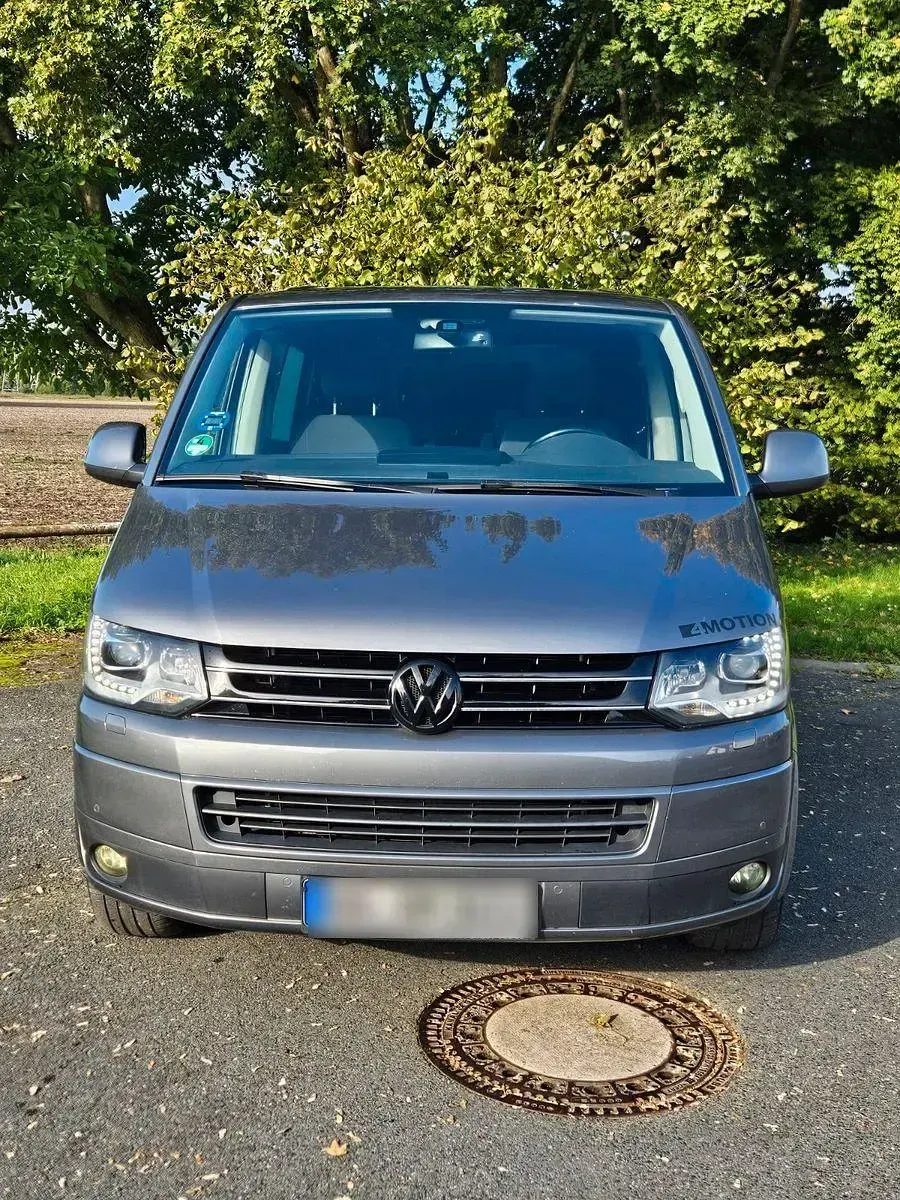 Gebraucht VW Multivan 179 PS (131 kW) 2015 Grau Van / Kleinbus
