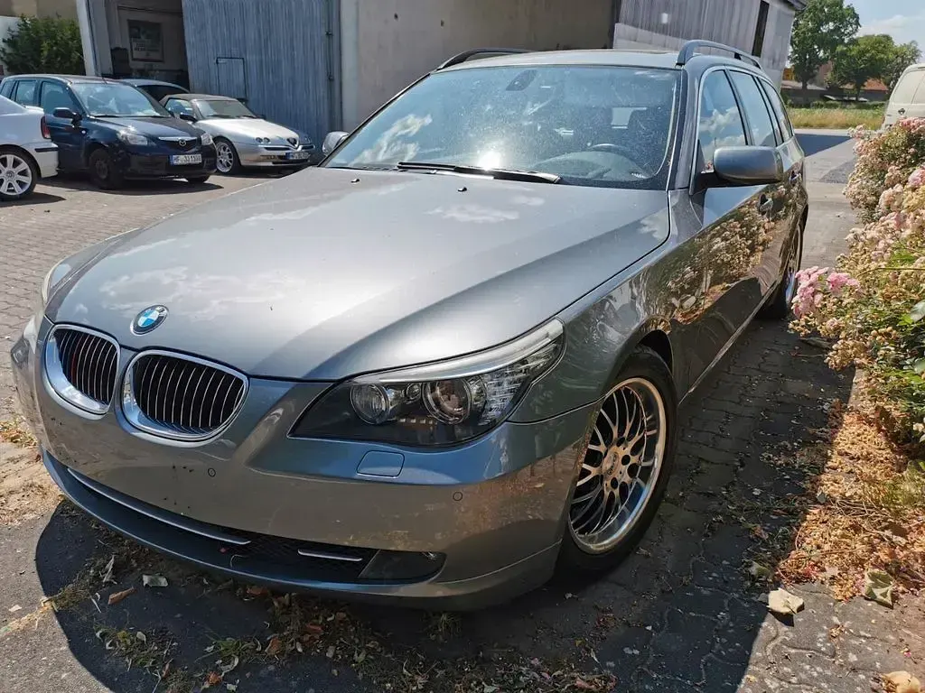 Gebraucht BMW 530 272 PS (200 kW) 2007 Silber Kombi