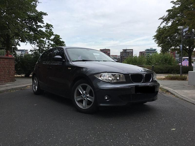 Grau Gebraucht 2006 BMW 120 Performance Kleinwagen | 1.972 € (Superpreis) - Bild 1/4