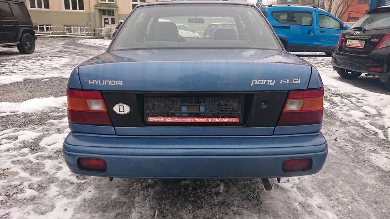 Gebraucht Hyundai Pony 83 PS (61 kW) 1993 Blau Limousine