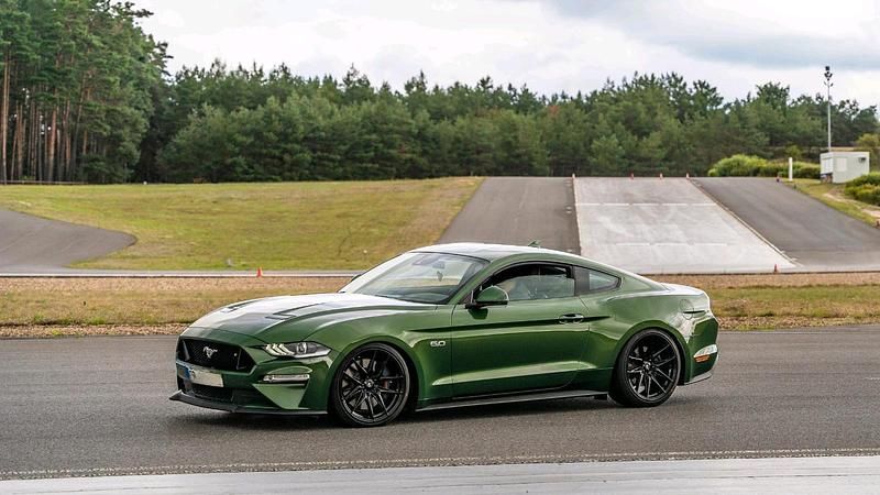 Grün Gebraucht 2023 Ford Mustang GT Coupé | 59.000 € - Bild 1/4